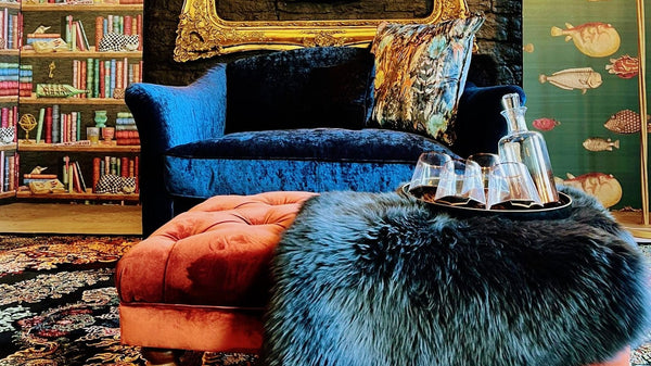 Lamour Loveseat Sofa Eternity Sapphire Velvet (131 x 99 x 84cm)